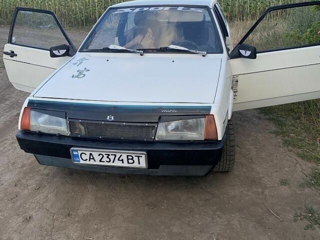 Белый ВАЗ 2108, объемом двигателя 1.3 л и пробегом 100 тыс. км за 610 $, фото 1 на Automoto.ua