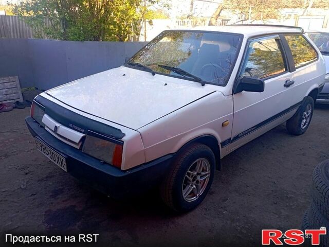 Белый ВАЗ 2108, объемом двигателя 1.3 л и пробегом 300 тыс. км за 680 $, фото 1 на Automoto.ua