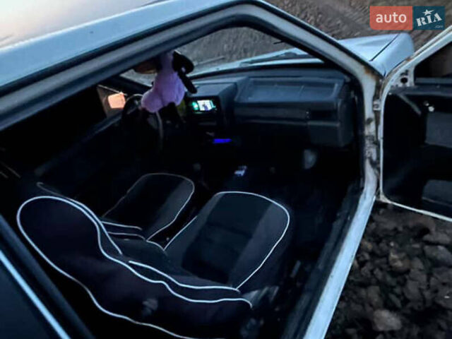 Белый ВАЗ 2108, объемом двигателя 1.3 л и пробегом 210 тыс. км за 1000 $, фото 1 на Automoto.ua