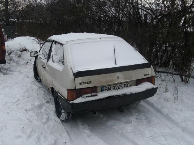 Белый ВАЗ 2108, объемом двигателя 1.3 л и пробегом 100 тыс. км за 233 $, фото 1 на Automoto.ua