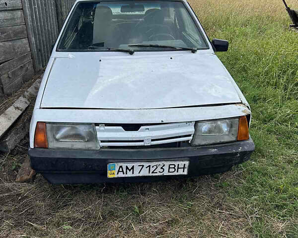 Белый ВАЗ 2108, объемом двигателя 0 л и пробегом 300 тыс. км за 650 $, фото 1 на Automoto.ua