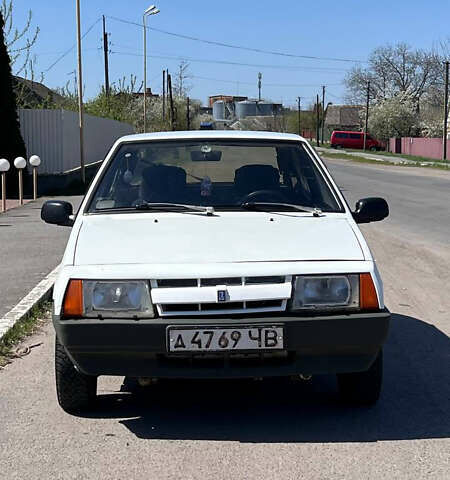 Белый ВАЗ 2108, объемом двигателя 1.3 л и пробегом 90 тыс. км за 899 $, фото 1 на Automoto.ua