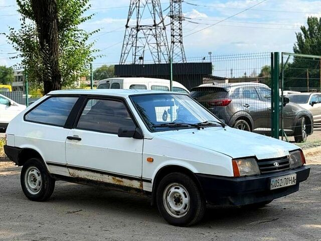 Белый ВАЗ 2108, объемом двигателя 1.3 л и пробегом 250 тыс. км за 500 $, фото 1 на Automoto.ua