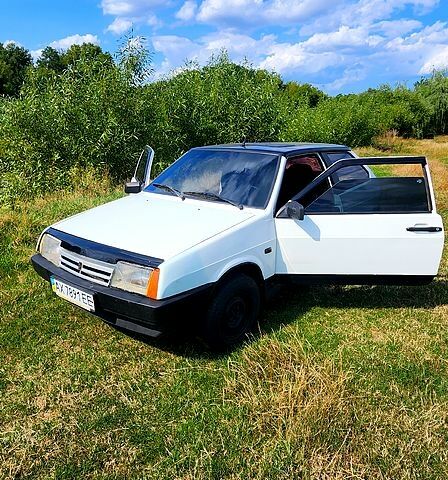 Белый ВАЗ 2108, объемом двигателя 1.5 л и пробегом 290 тыс. км за 900 $, фото 1 на Automoto.ua