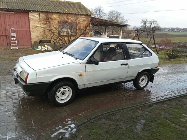 Белый ВАЗ 2108, объемом двигателя 1.5 л и пробегом 180 тыс. км за 800 $, фото 1 на Automoto.ua