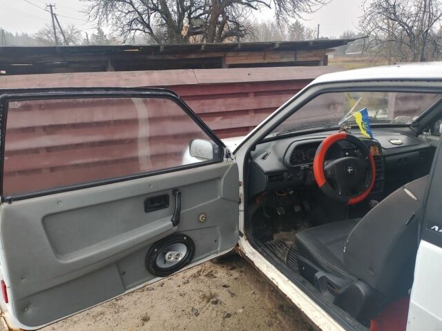 Белый ВАЗ 2108, объемом двигателя 1 л и пробегом 175 тыс. км за 600 $, фото 1 на Automoto.ua