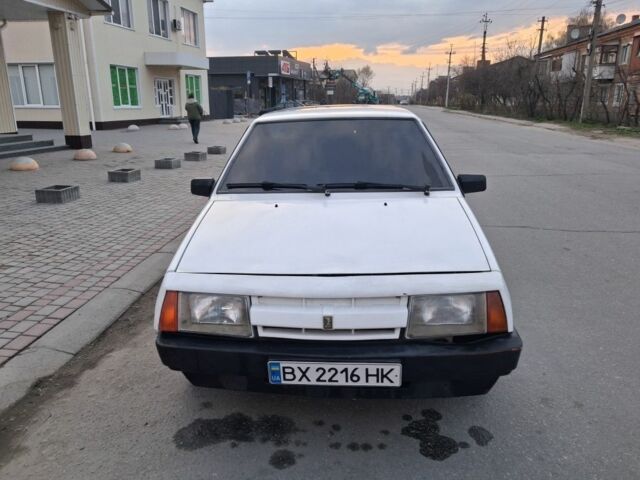 Белый ВАЗ 2108, объемом двигателя 1.3 л и пробегом 300 тыс. км за 800 $, фото 1 на Automoto.ua