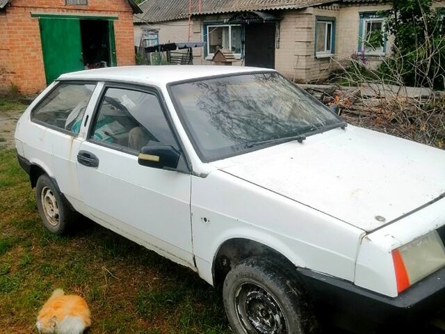 Белый ВАЗ 2108, объемом двигателя 1.3 л и пробегом 200 тыс. км за 300 $, фото 1 на Automoto.ua