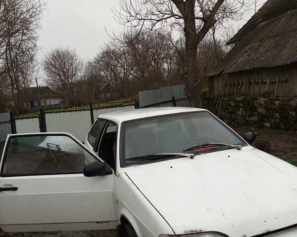 Белый ВАЗ 2108, объемом двигателя 1.55 л и пробегом 500 тыс. км за 600 $, фото 1 на Automoto.ua