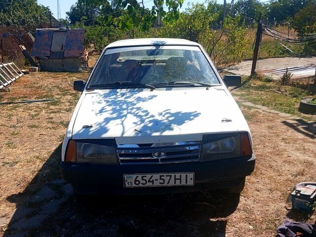 Белый ВАЗ 2108, объемом двигателя 1.5 л и пробегом 12 тыс. км за 550 $, фото 1 на Automoto.ua