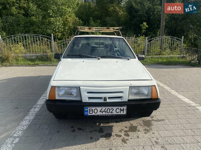 Белый ВАЗ 2108, объемом двигателя 1.3 л и пробегом 72 тыс. км за 900 $, фото 1 на Automoto.ua