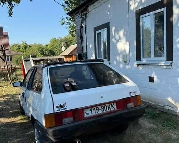 Белый ВАЗ 2108, объемом двигателя 0 л и пробегом 260 тыс. км за 607 $, фото 1 на Automoto.ua