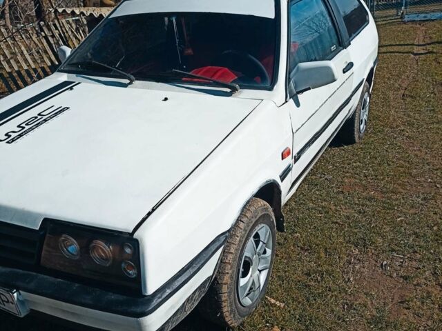 Белый ВАЗ 2108, объемом двигателя 1.3 л и пробегом 180 тыс. км за 1100 $, фото 1 на Automoto.ua