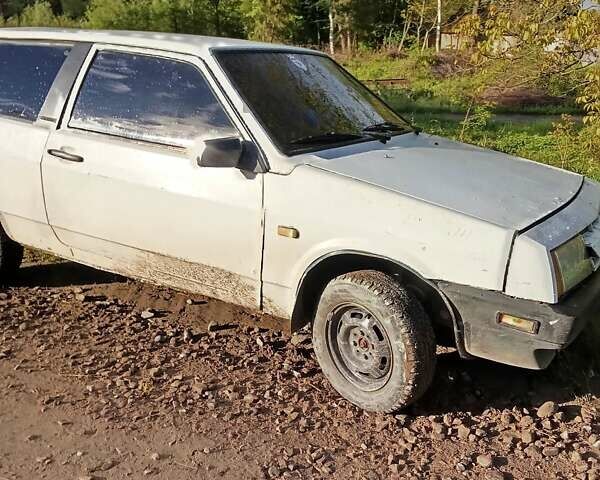 Белый ВАЗ 2108, объемом двигателя 1.5 л и пробегом 500 тыс. км за 300 $, фото 1 на Automoto.ua