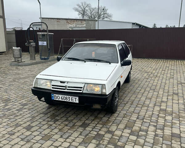 Белый ВАЗ 2108, объемом двигателя 1.29 л и пробегом 150 тыс. км за 700 $, фото 1 на Automoto.ua