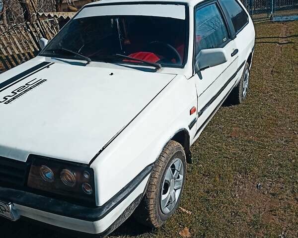 Белый ВАЗ 2108, объемом двигателя 1.3 л и пробегом 180 тыс. км за 1100 $, фото 1 на Automoto.ua