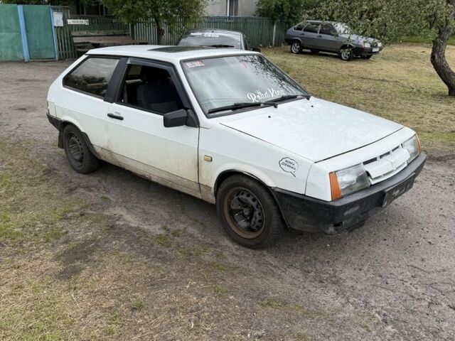 Белый ВАЗ 2108, объемом двигателя 1.3 л и пробегом 200 тыс. км за 550 $, фото 1 на Automoto.ua