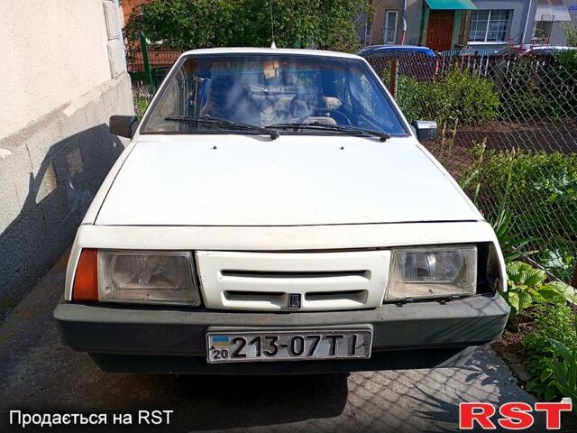 Белый ВАЗ 2108, объемом двигателя 1.1 л и пробегом 300 тыс. км за 800 $, фото 1 на Automoto.ua