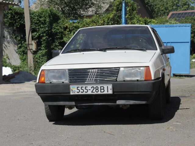 Белый ВАЗ 2108, объемом двигателя 1.5 л и пробегом 150 тыс. км за 600 $, фото 1 на Automoto.ua