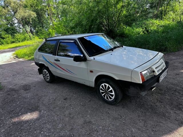 Белый ВАЗ 2108, объемом двигателя 1.3 л и пробегом 222 тыс. км за 1000 $, фото 1 на Automoto.ua