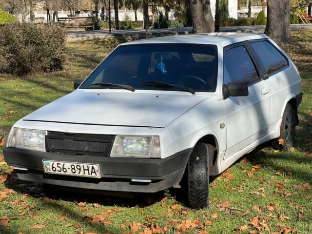 Белый ВАЗ 2108, объемом двигателя 1.5 л и пробегом 150 тыс. км за 1000 $, фото 1 на Automoto.ua