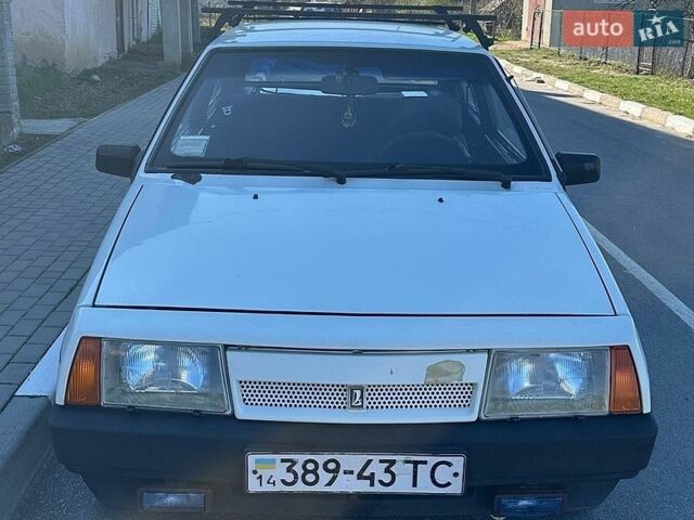 Белый ВАЗ 2108, объемом двигателя 1.3 л и пробегом 130 тыс. км за 1100 $, фото 1 на Automoto.ua