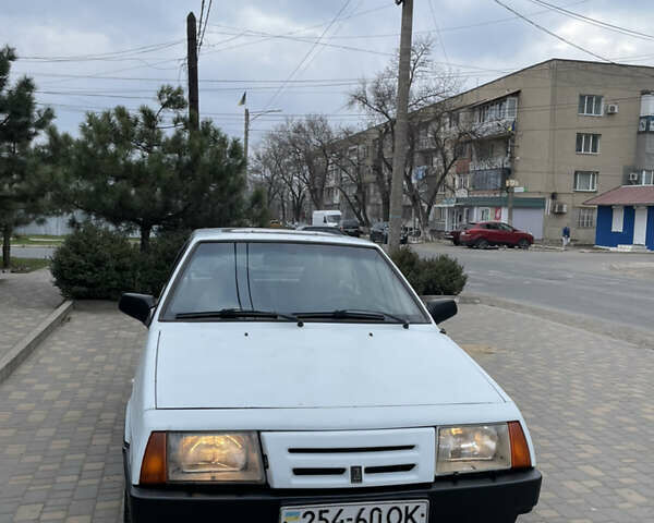 Белый ВАЗ 2108, объемом двигателя 1.3 л и пробегом 39 тыс. км за 1000 $, фото 1 на Automoto.ua