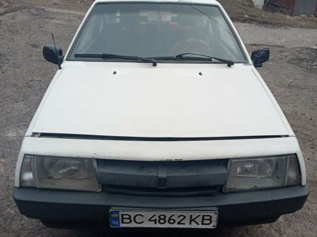 Белый ВАЗ 2108, объемом двигателя 1.3 л и пробегом 200 тыс. км за 900 $, фото 1 на Automoto.ua