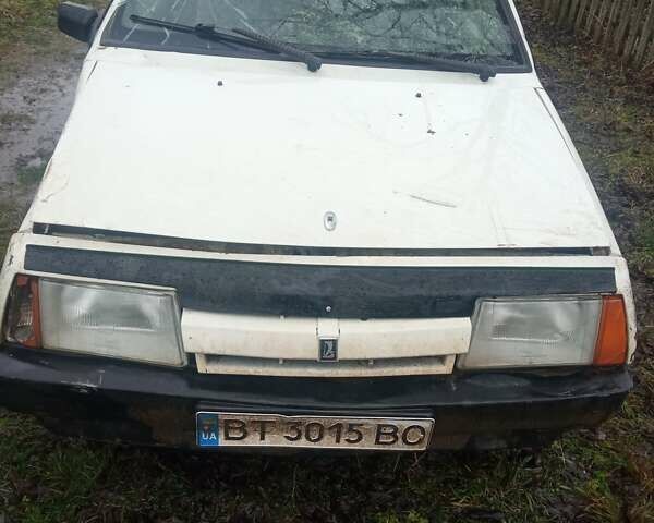 Белый ВАЗ 2108, объемом двигателя 1.1 л и пробегом 55 тыс. км за 600 $, фото 1 на Automoto.ua