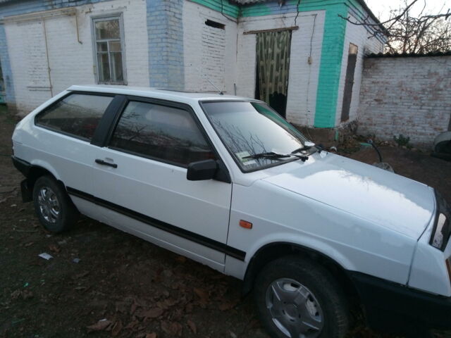 Белый ВАЗ 2108, объемом двигателя 1.3 л и пробегом 250 тыс. км за 1200 $, фото 1 на Automoto.ua