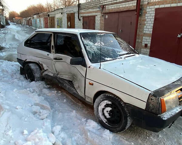 ВАЗ 2108 1992 в Черкассах на Automoto.ua Белый ВАЗ 2108, объемом двигателя 1.3 л и пробегом 400 тыс. км за 399 $, фото 1 на Automoto.ua