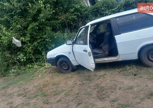 Белый ВАЗ 2108, объемом двигателя 1.5 л и пробегом 500 тыс. км за 672 $, фото 1 на Automoto.ua