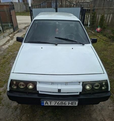 Белый ВАЗ 2108, объемом двигателя 1.3 л и пробегом 330 тыс. км за 700 $, фото 1 на Automoto.ua