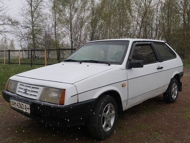 Белый ВАЗ 2108, объемом двигателя 1.3 л и пробегом 300 тыс. км за 1100 $, фото 1 на Automoto.ua