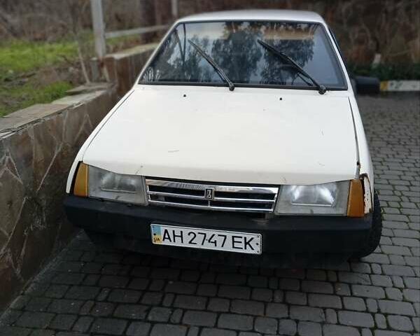 Белый ВАЗ 2108, объемом двигателя 1.3 л и пробегом 220 тыс. км за 1100 $, фото 1 на Automoto.ua