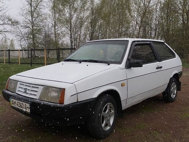 Белый ВАЗ 2108, объемом двигателя 1.3 л и пробегом 300 тыс. км за 1200 $, фото 1 на Automoto.ua