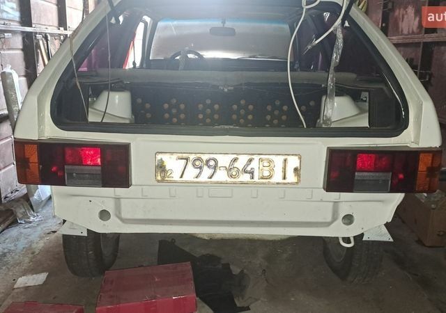 Белый ВАЗ 2108, объемом двигателя 1.1 л и пробегом 300 тыс. км за 700 $, фото 1 на Automoto.ua