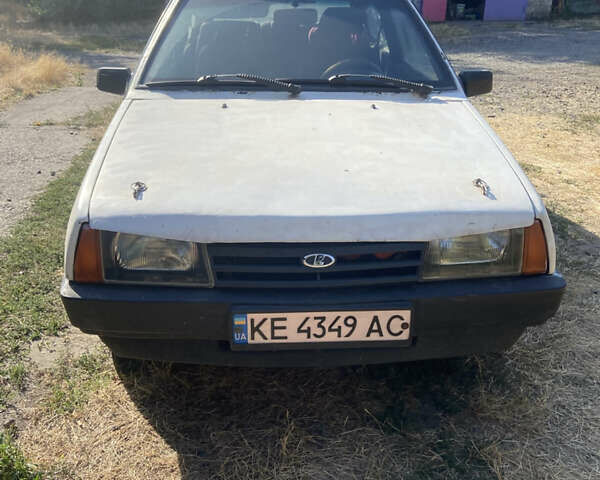 Белый ВАЗ 2108, объемом двигателя 1.3 л и пробегом 100 тыс. км за 700 $, фото 1 на Automoto.ua