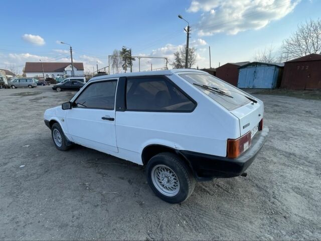 Белый ВАЗ 2108, объемом двигателя 1.3 л и пробегом 100 тыс. км за 600 $, фото 1 на Automoto.ua