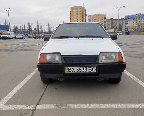 Белый ВАЗ 2108, объемом двигателя 1.5 л и пробегом 350 тыс. км за 900 $, фото 1 на Automoto.ua