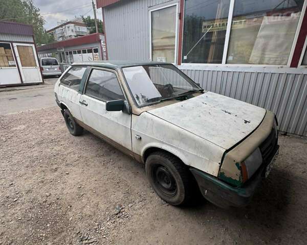 Белый ВАЗ 2108, объемом двигателя 1.5 л и пробегом 200 тыс. км за 600 $, фото 1 на Automoto.ua