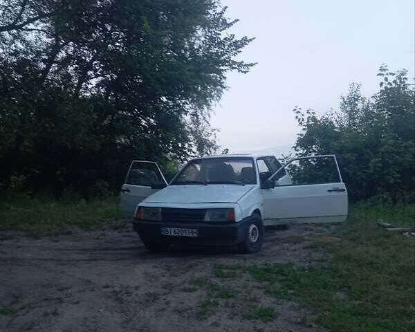 Білий ВАЗ 2108, об'ємом двигуна 1.5 л та пробігом 350 тис. км за 700 $, фото 1 на Automoto.ua