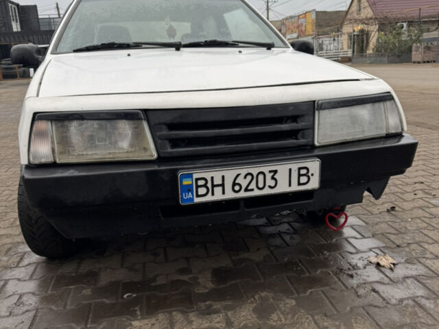 Белый ВАЗ 2108, объемом двигателя 1.1 л и пробегом 150 тыс. км за 600 $, фото 1 на Automoto.ua