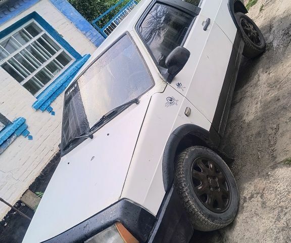 Білий ВАЗ 2108, об'ємом двигуна 1.5 л та пробігом 300 тис. км за 460 $, фото 1 на Automoto.ua