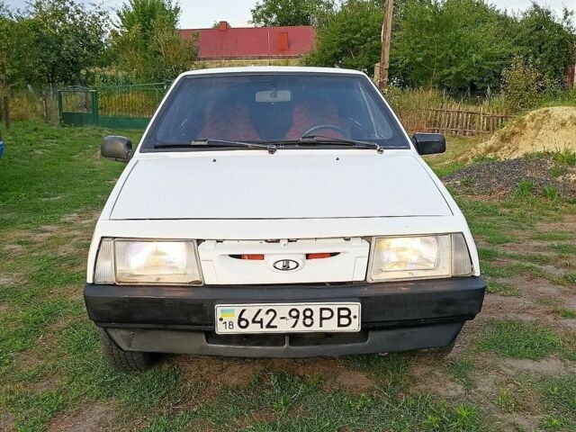 Белый ВАЗ 2108, объемом двигателя 1.3 л и пробегом 100 тыс. км за 777 $, фото 1 на Automoto.ua
