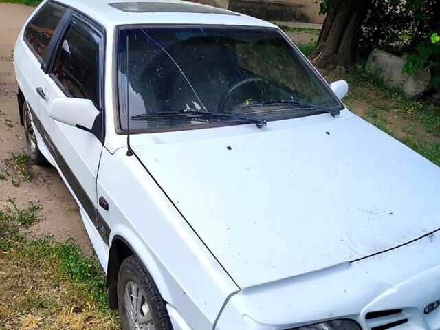 Белый ВАЗ 2108, объемом двигателя 1.3 л и пробегом 400 тыс. км за 700 $, фото 1 на Automoto.ua