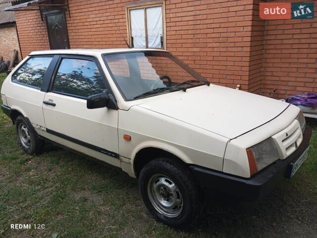 Белый ВАЗ 2108, объемом двигателя 1.1 л и пробегом 300 тыс. км за 750 $, фото 1 на Automoto.ua
