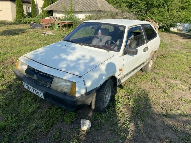 Белый ВАЗ 2108, объемом двигателя 1.5 л и пробегом 200 тыс. км за 300 $, фото 1 на Automoto.ua