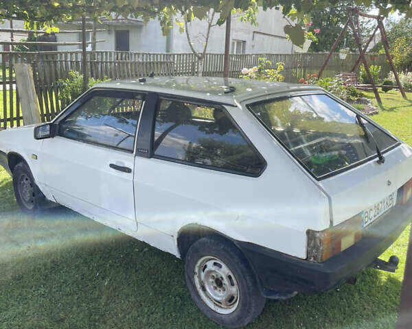 ВАЗ 2108 1993 у Львові на Automoto.ua Білий ВАЗ 2108, об'ємом двигуна 1.29 л та пробігом 70 тис. км за 400 $, фото 1 на Automoto.ua