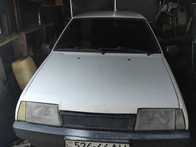 Белый ВАЗ 2108, объемом двигателя 1 л и пробегом 200 тыс. км за 310 $, фото 1 на Automoto.ua